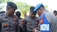 011661500_1730862798-PEMERIKSAAN_HP_POLRES_GARUT