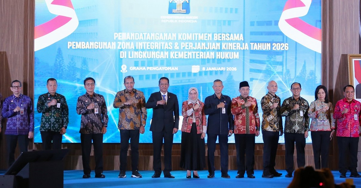 Teken-Perjanjian-dengan-Kemenkum,-KPK---Zona-Integritas-Tak-Boleh-Berhenti-di-Atas-Kertas-image_large (1)