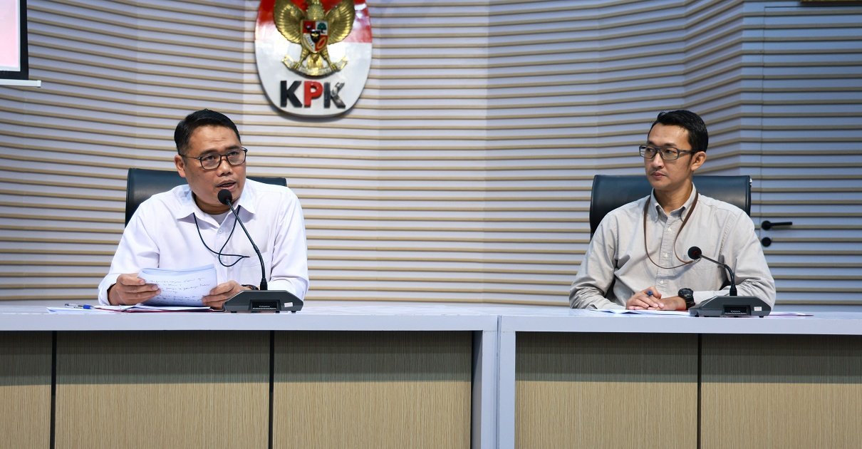 KPK-Tangkap-Tangan-Tersangka-Dugaan-TPK-Pengadaan-Jasa-Outsourcing-di-Kabupaten-Pekalongan-image_large